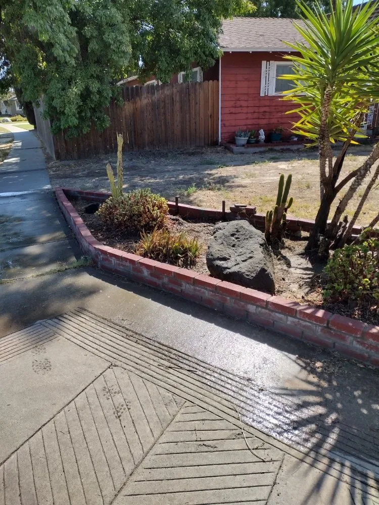 Custom lawn mowing service experts serving Hanford, CA - Reyes landscaping