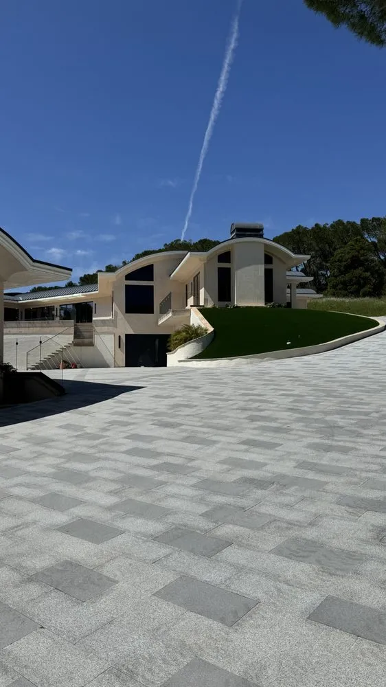 Top-rated lawn care service for year-round maintenance in Redwood City, CA by Reyes Landscaping