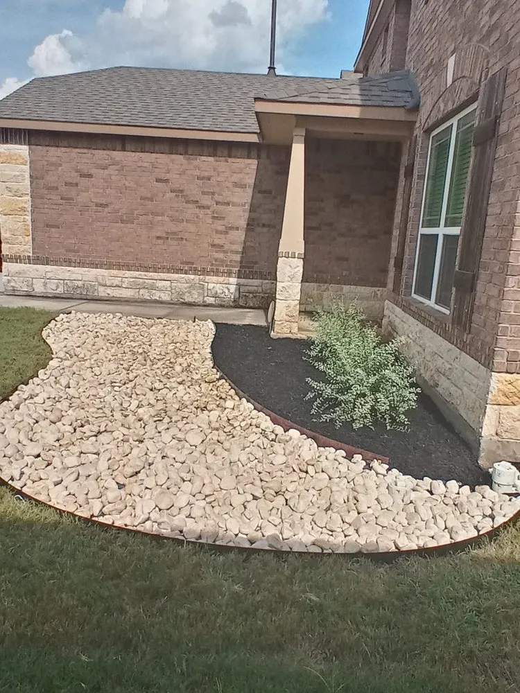 Expert garden landscaping for homes in Salado, TX by Reyes Landscaping