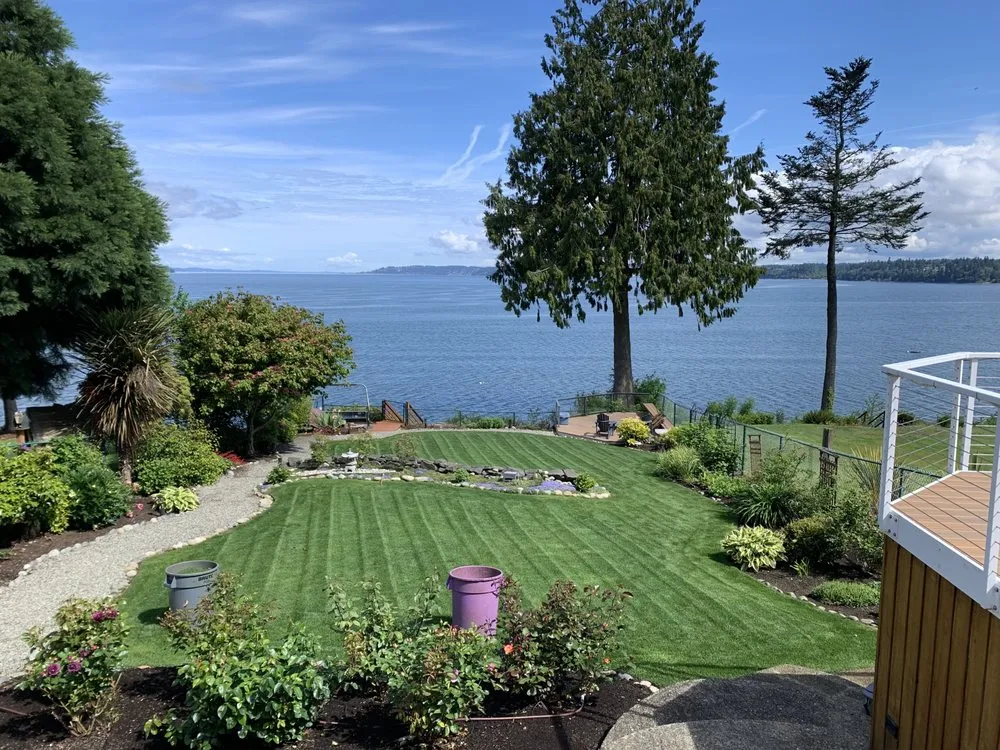 Expert lawn mowing service experts serving Tacoma, WA - Reyes Landscaping