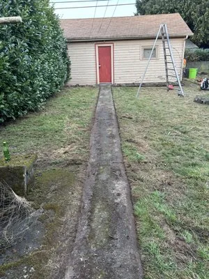 Reyes Landscaping Logo