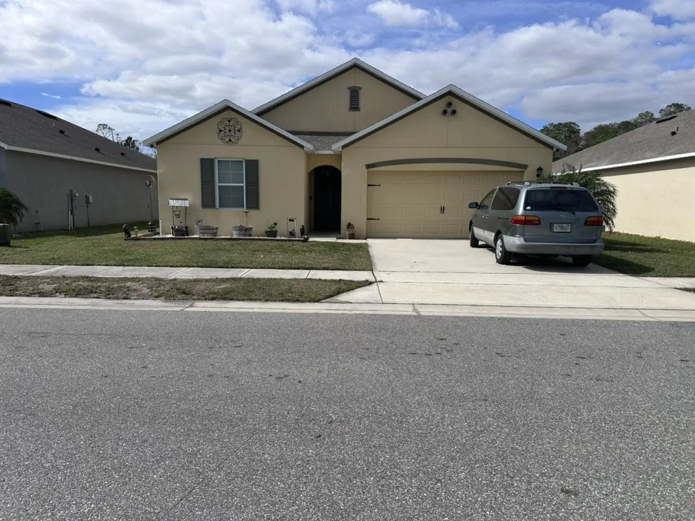 Trusted outdoor landscaping experts serving Winter Haven, FL - Reyes Lanscaping