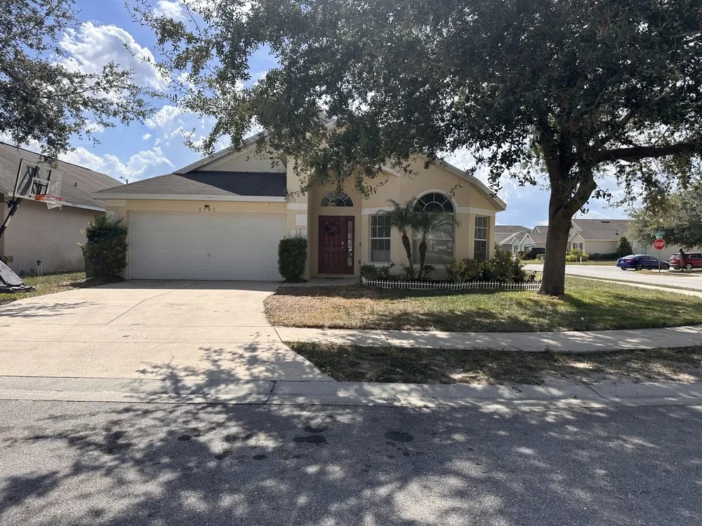 Professional landscaping services experts serving Winter Haven, FL - Reyes Lanscaping