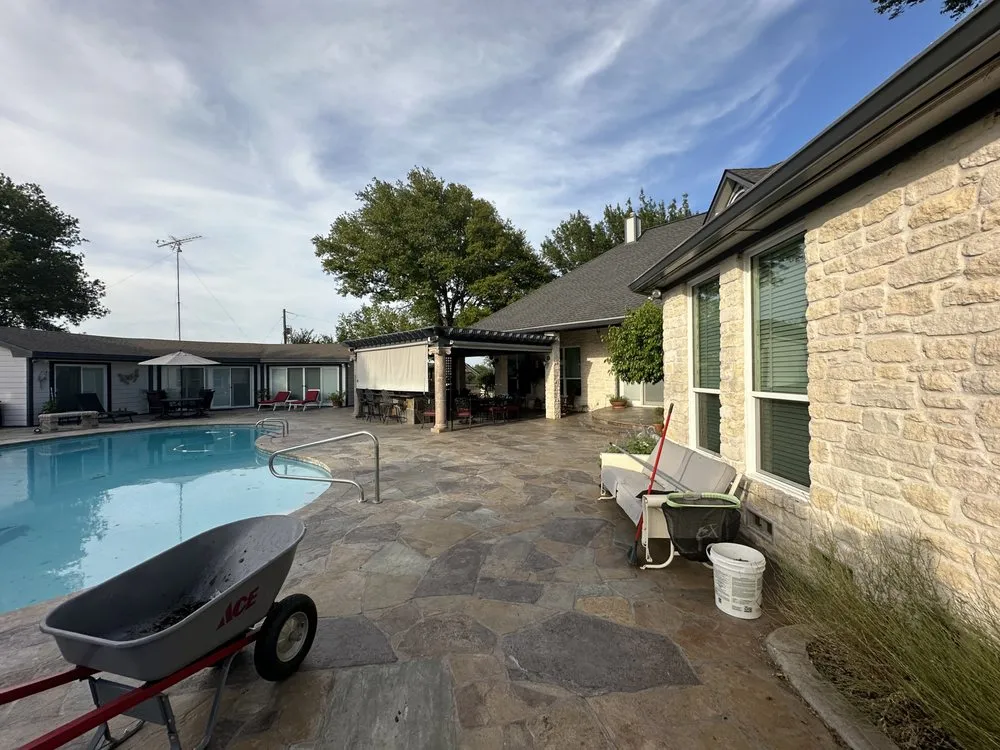 Affordable lawn care service in Dawson, TX by Reyes Lawn an Tree Service