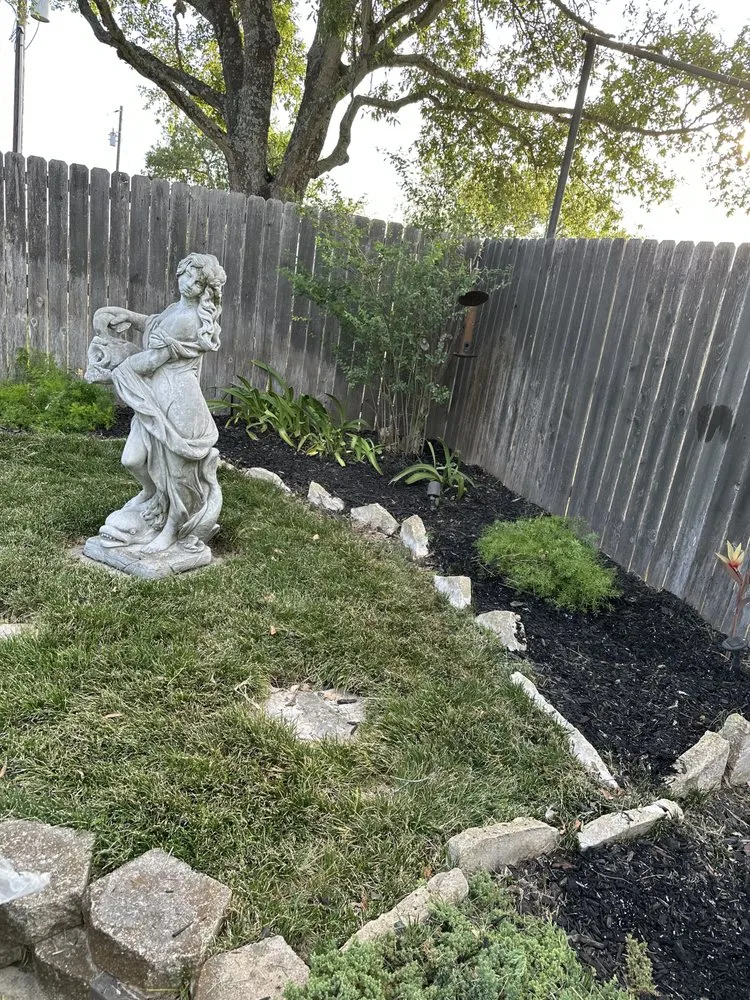 Top-rated lawn care service in Dawson, TX - Reyes Lawn an Tree Service