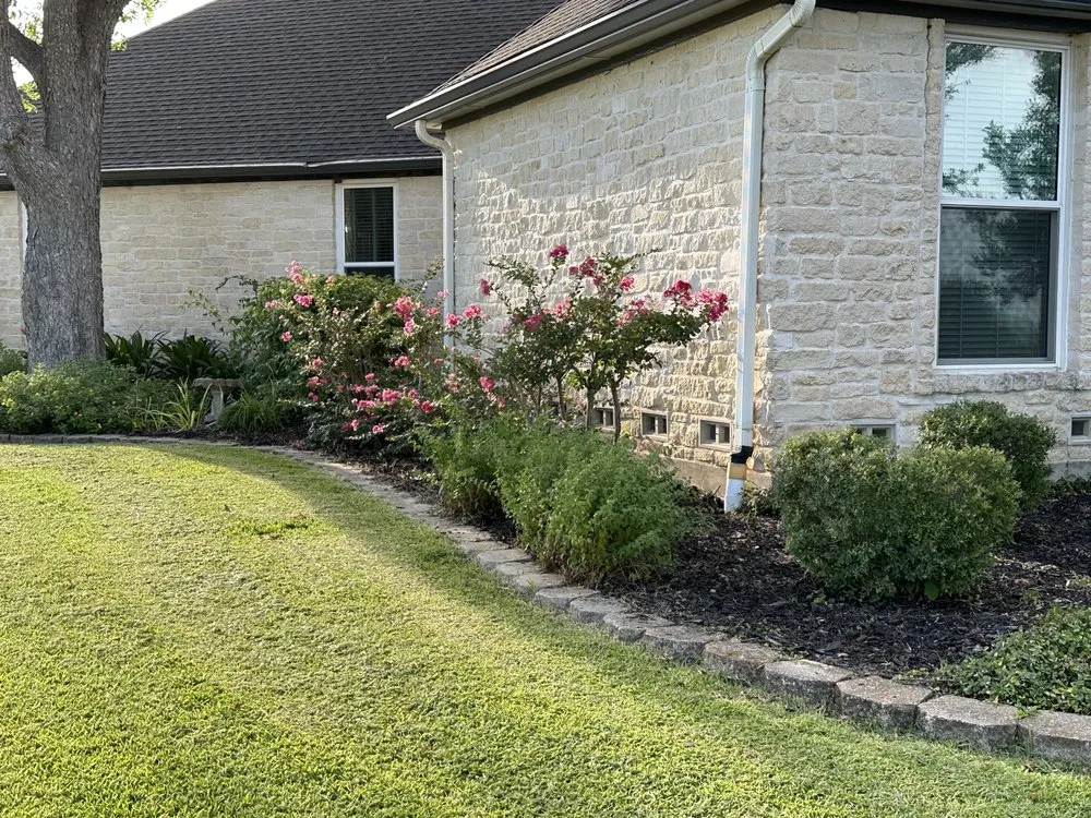 Reliable residential landscaping in Dawson, TX by Reyes Lawn an Tree Service