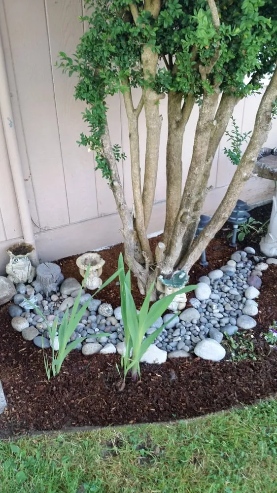 Custom outdoor landscaping in Bremerton, WA by Reyes Lawn Service