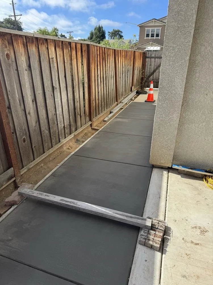 Custom outdoor landscaping experts serving Salinas, CA - Reyes Quality Landscaping