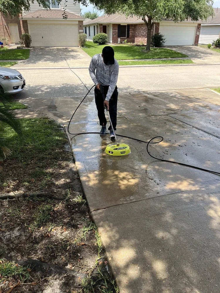 Trusted landscaping services in Huntsville, TX - Reyes Services