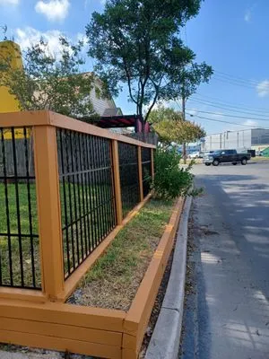 Reyes Tree Service Logo