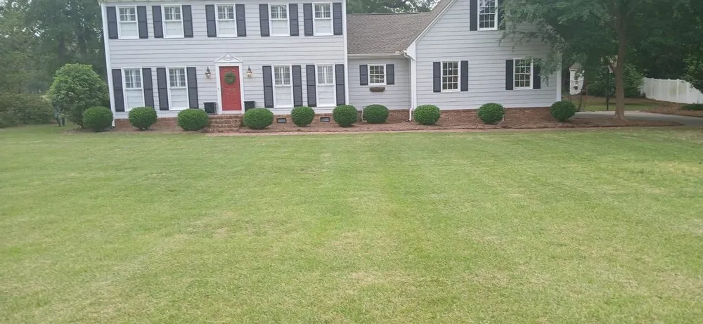 Affordable garden landscaping in Lizella, GA - Reyes Y Lopez Landscaping