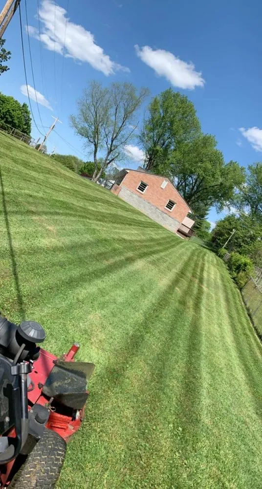 Expert lawn mowing service in Kingsport, TN - Reynolds Landscaping