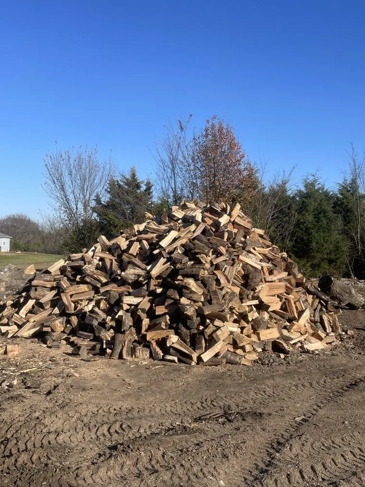 Reliable yard cleanup service for beautiful yards in Tonganoxie, KS by Reynolds Lawn & Landscape