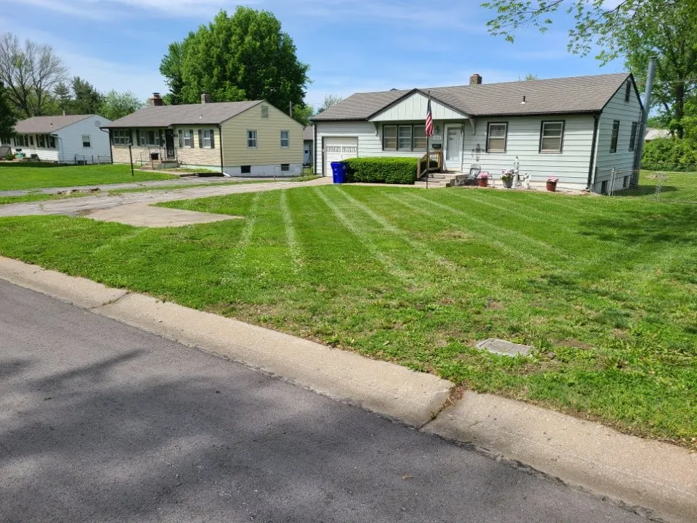 Trusted lawn mowing service in Grandview, MO - Reynolds Lawn Care
