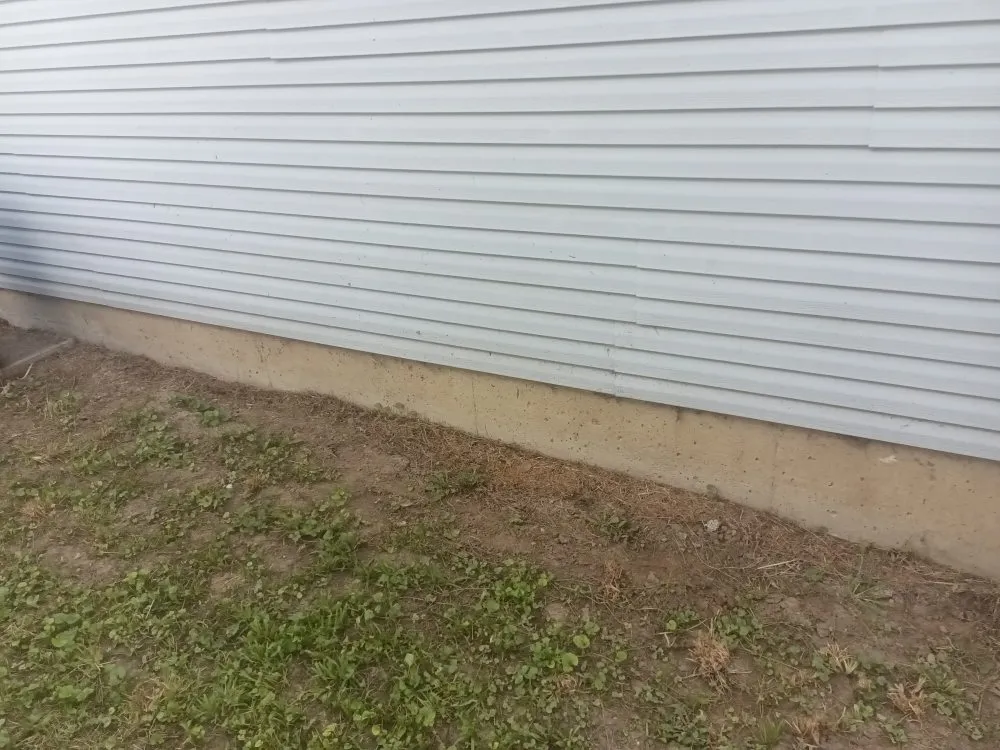 Local lawn mowing service experts serving Saint Joseph, MO - Reynolds Lawn Service