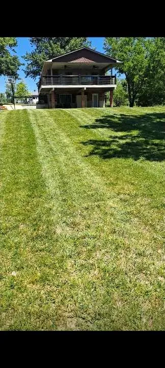 Affordable yard cleanup service in Cameron, MO by Reynolds Works