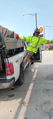 Rey's Landscaping & LO Logo