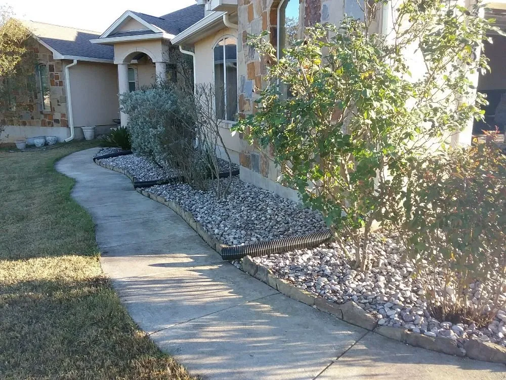 Top-rated landscaping services in Devine, TX - Rey's Lawn & Landscaping