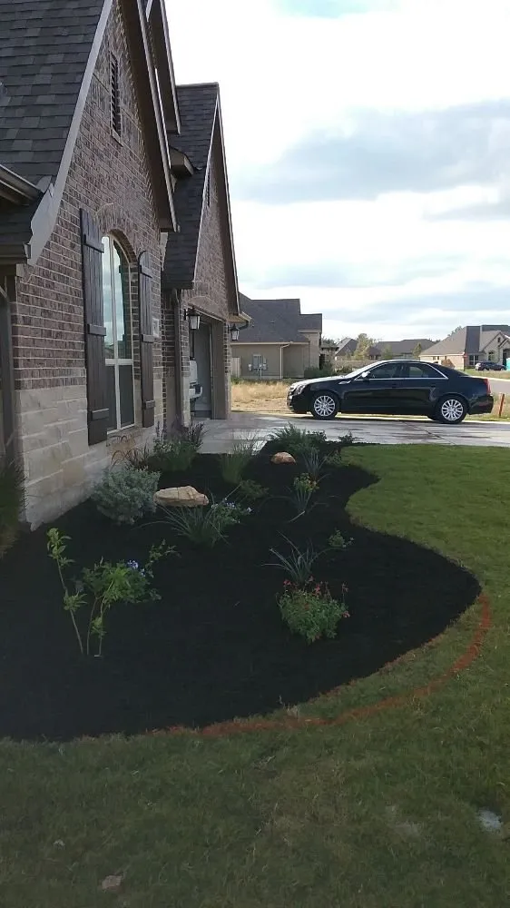 Custom lawn mowing service in Devine, TX - Rey's Lawn & Landscaping