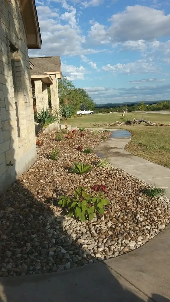Local outdoor landscaping in Devine, TX - Rey's Lawn & Landscaping