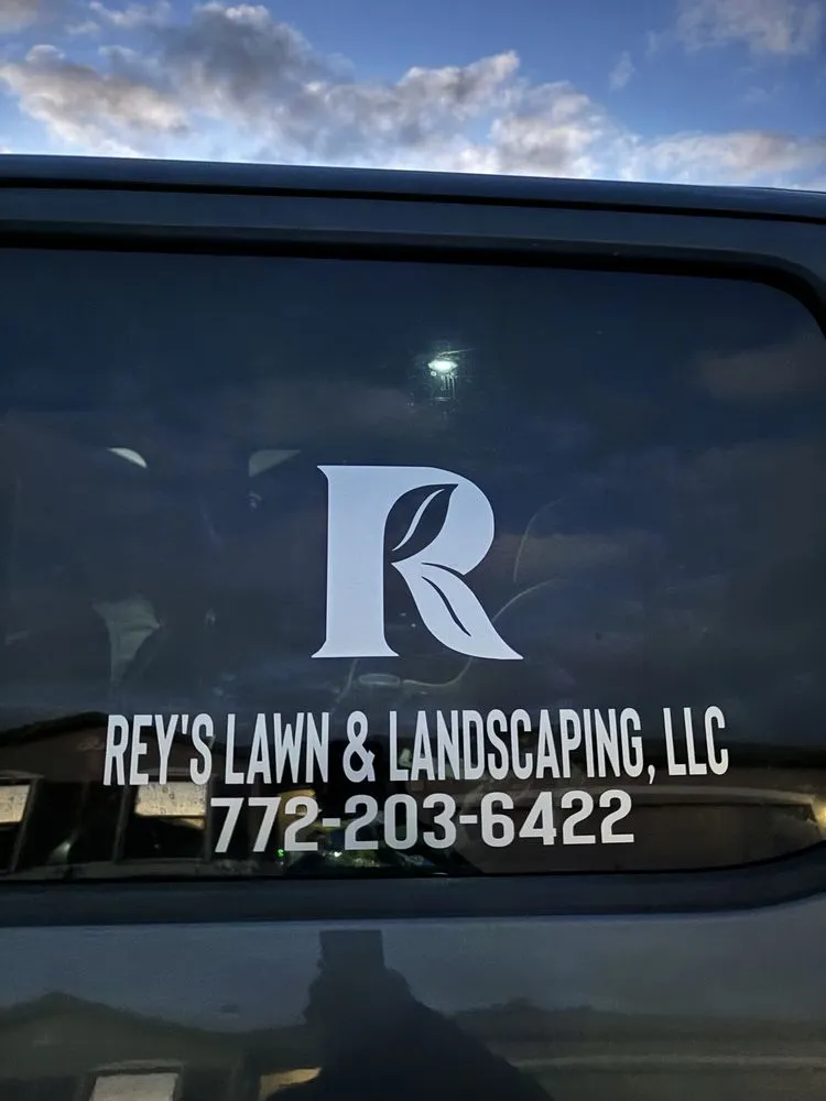 Reliable residential landscaping for year-round maintenance in Fellsmere, FL by Rey’s Lawn & Landscaping
