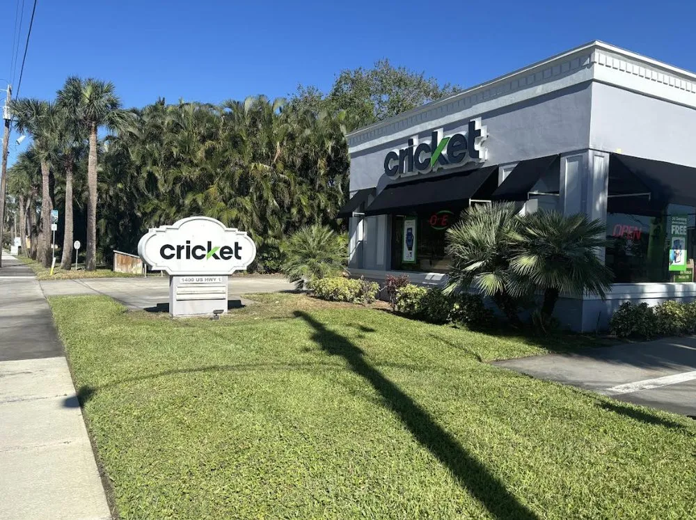 Expert lawn mowing service experts serving Fellsmere, FL - Rey’s Lawn & Landscaping