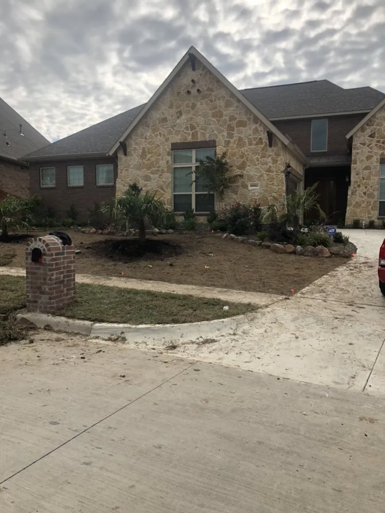 Custom yard maintenance in Duncanville, TX - Rey's Lawncare