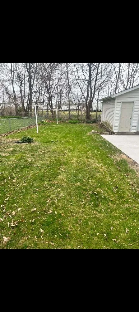 Trusted yard maintenance experts serving Des Moines, IA - RF Outdoor Services