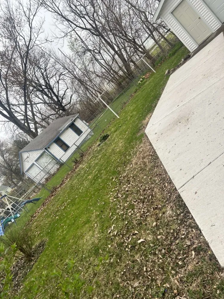 Professional yard cleanup service in Des Moines, IA by RF Outdoor Services