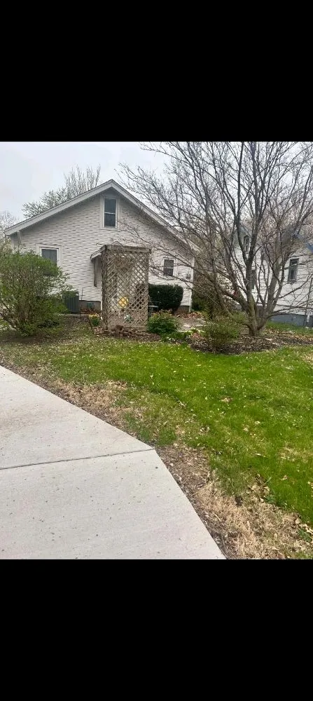 Affordable yard maintenance in Des Moines, IA - RF Outdoor Services