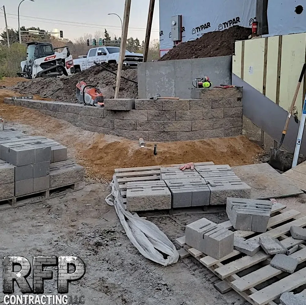 Expert lawn care service experts serving Brooklyn Center, MN - RFP Contracting