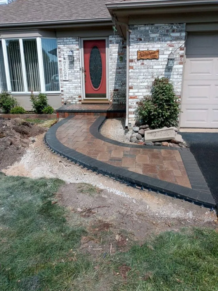 Expert landscape design for year-round maintenance in Mundelein, IL by RG Landscaping & Construction