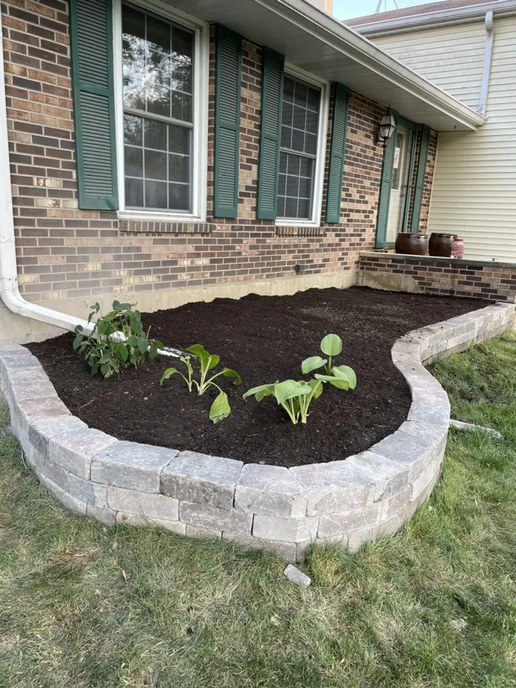 Expert lawn mowing service in Mundelein, IL - RG Landscaping & Construction