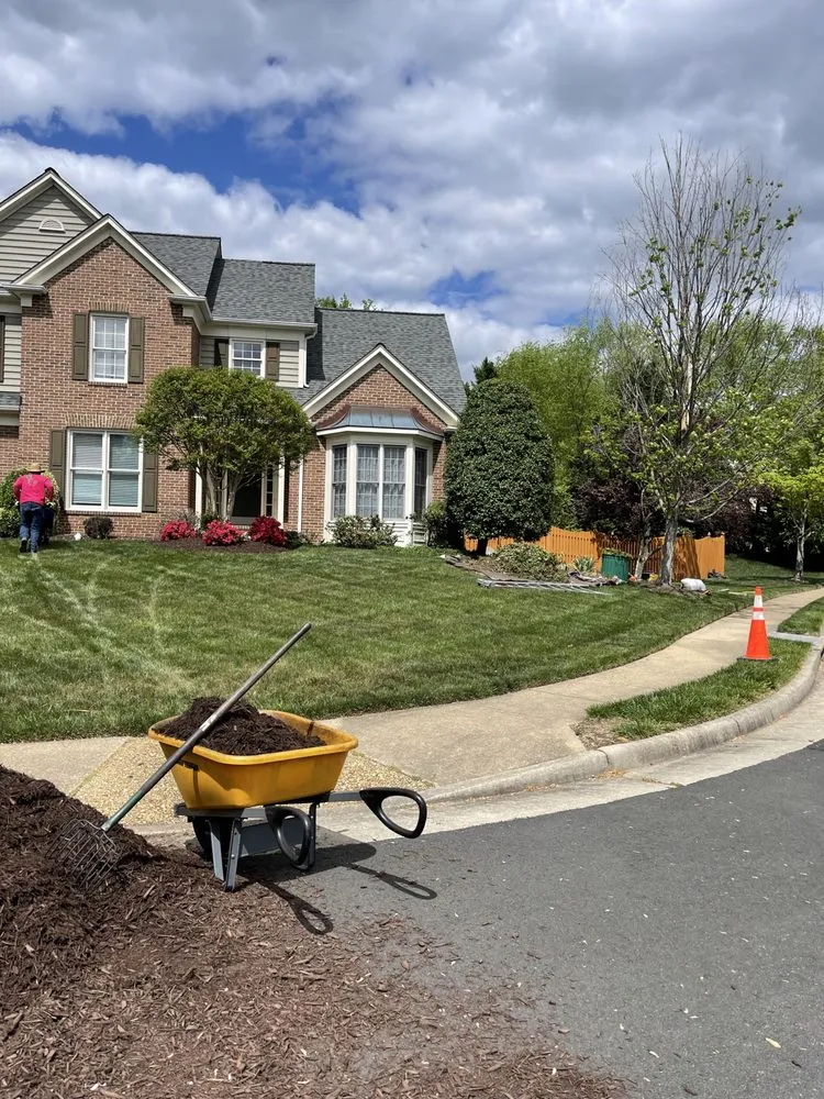 Custom yard cleanup service experts serving Woodbridge, VA - RG Landscaping