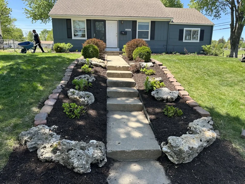 Custom outdoor landscaping experts serving Kansas City, KS - R&G Lawn & Landscape
