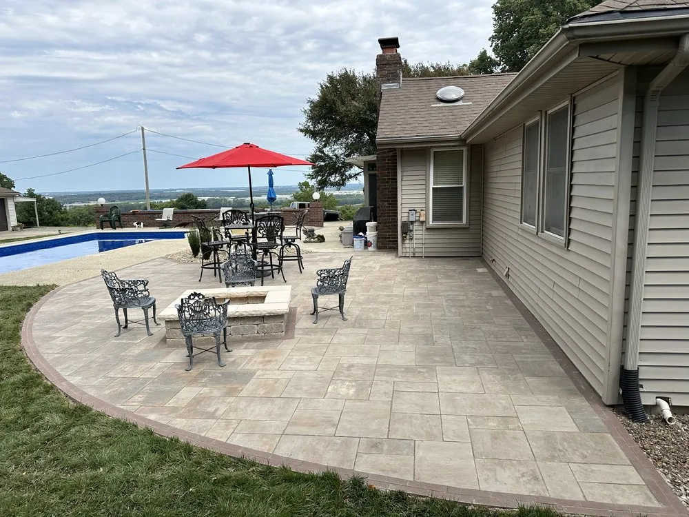 Trusted yard cleanup service with custom design across Kansas City, KS - R&G Lawn & Landscape