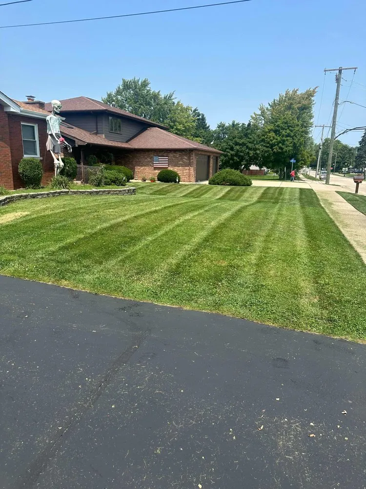 Top-rated garden landscaping in Burbank, IL by R.G Lawncare