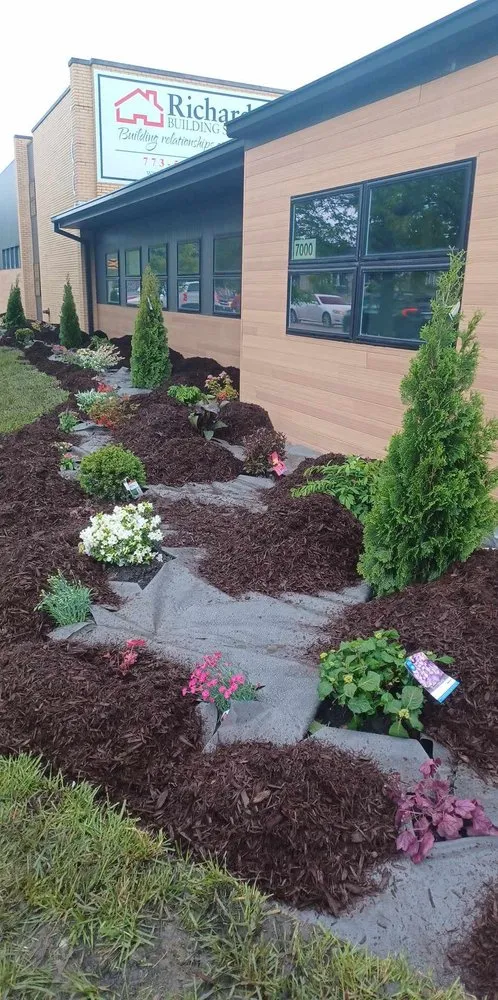 Local lawn care service in Burbank, IL by R.G Lawncare