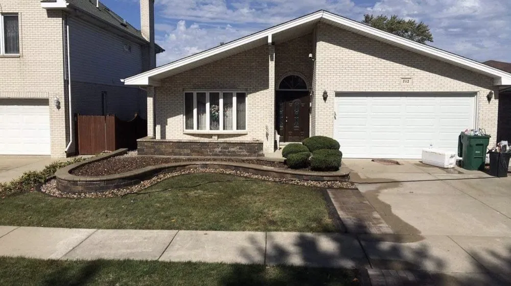 Local residential landscaping in Burbank, IL by R.G Lawncare