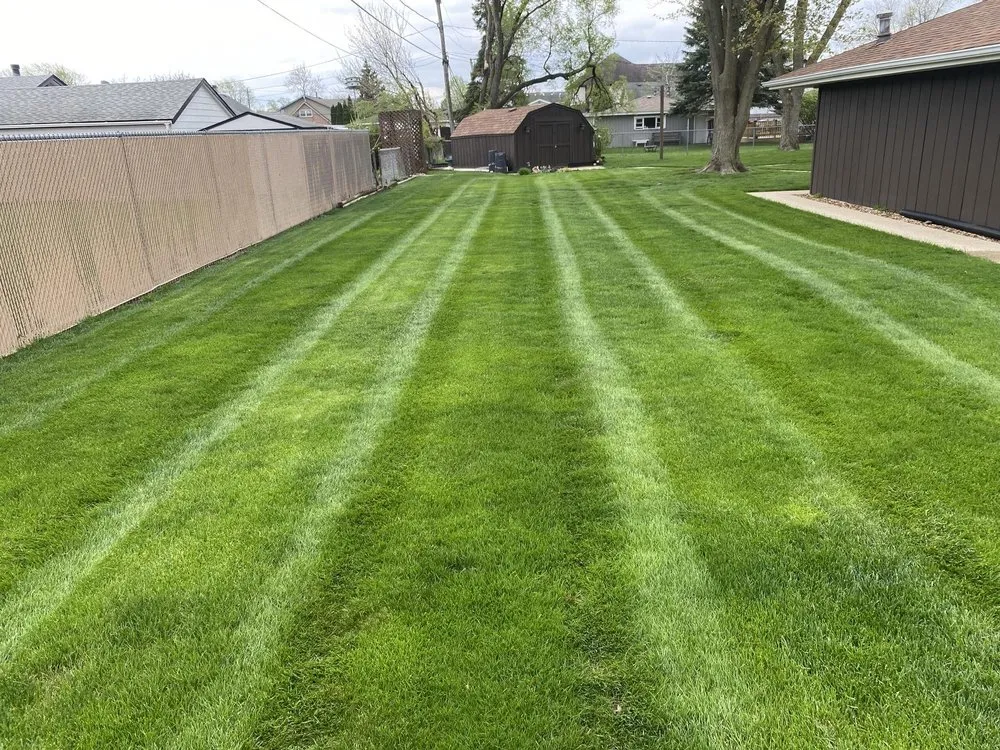 Professional lawn care service in Burbank, IL - R.G Lawncare