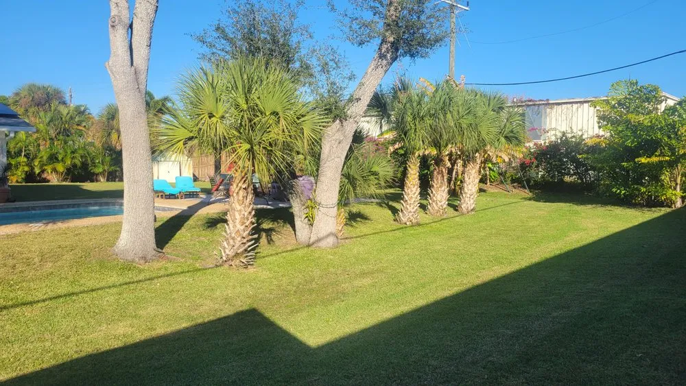 Expert lawn mowing service experts serving Sarasota, FL - RG7 Lawn Service