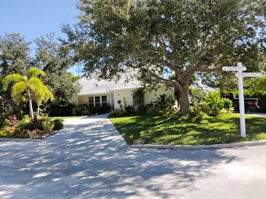 RG7 Lawn Service Logo