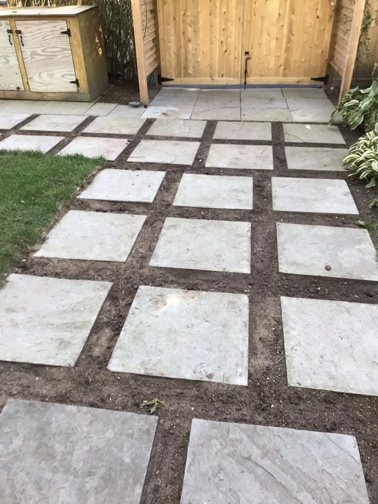 Reliable landscaping services for residential properties in East Hampton, NY by RGR GARDEN SERVICES.