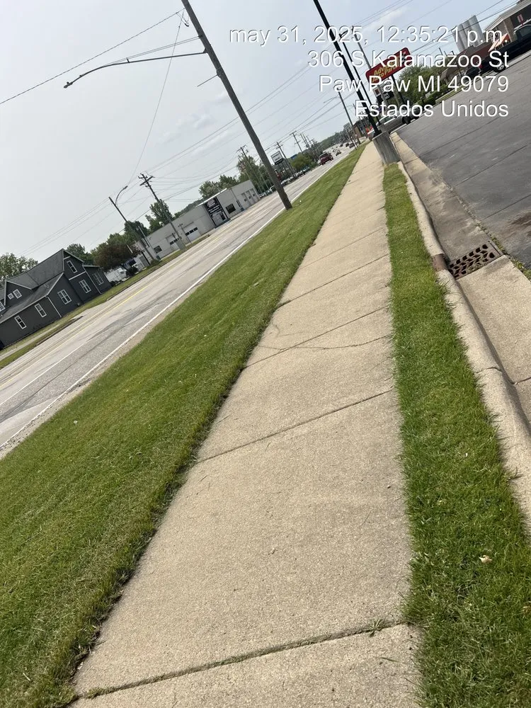 Custom yard cleanup service for beautiful yards in Hartford, MI by RGS Lawn Care