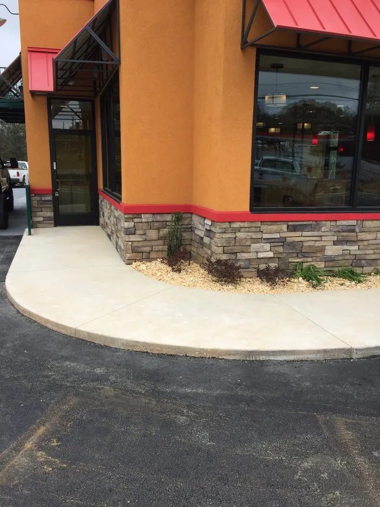 Local yard cleanup service for beautiful yards across Tallahassee, FL - RH Enterprises of North Florida