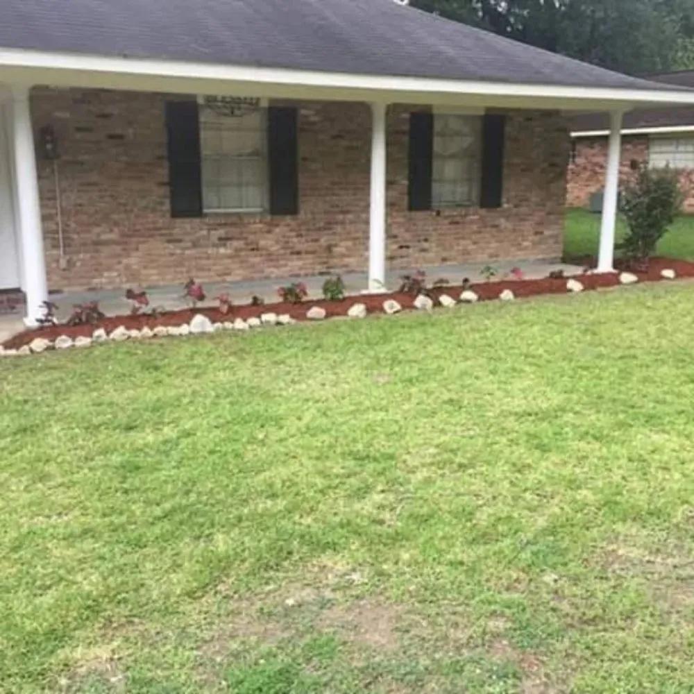 Expert outdoor landscaping with custom design in Baton Rouge, LA by Rheams Enterprise