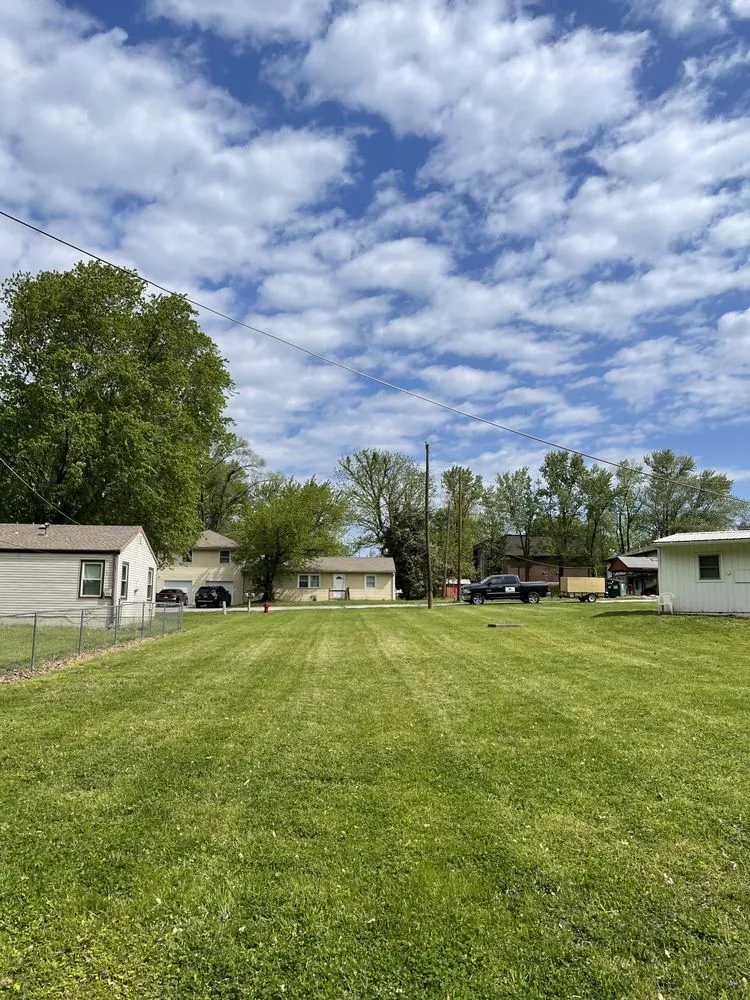 Top-rated landscaping services experts serving Belton, MO - Rhyno Lawn Pros