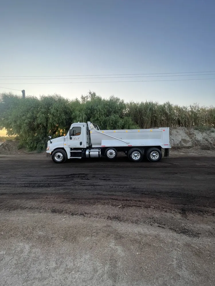 Custom lawn mowing service experts serving Fontana, CA - R&I Landscape Supply