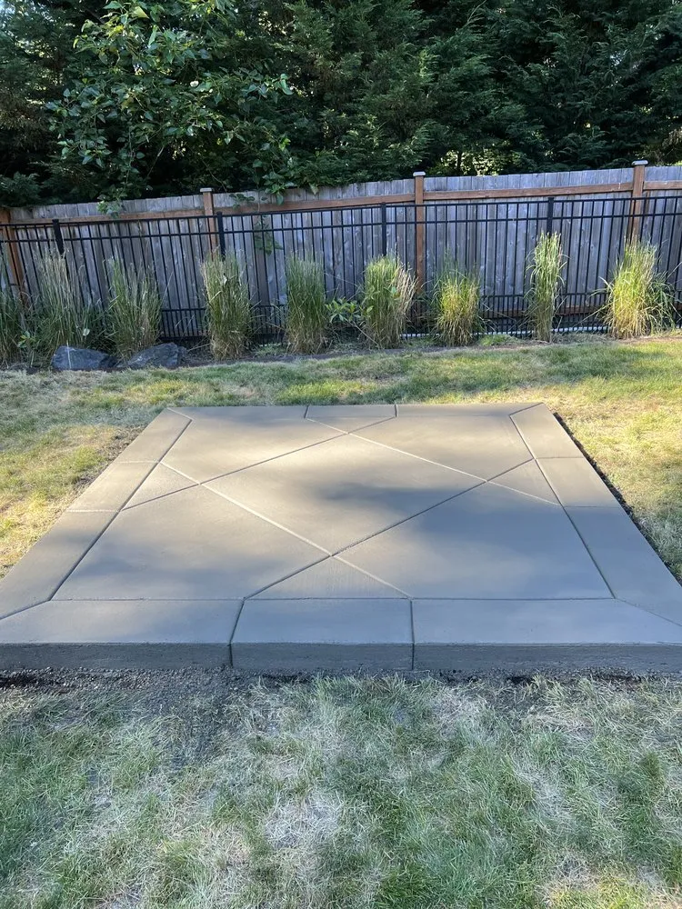 Custom yard cleanup service for year-round maintenance in Snohomish, WA by Rial Landscaping