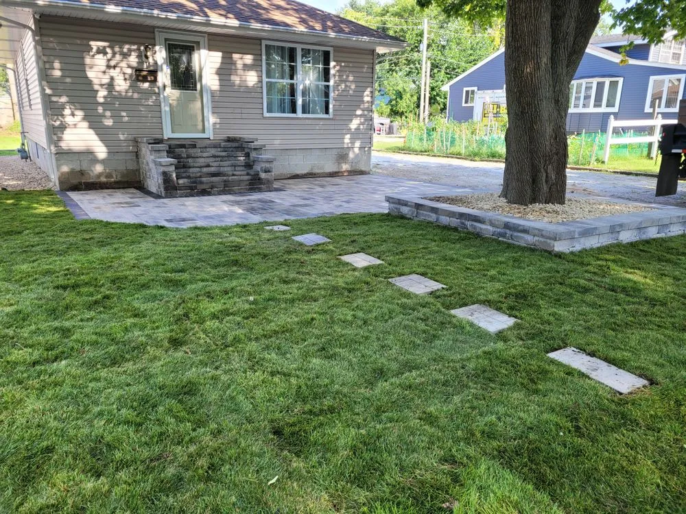 Professional outdoor landscaping for beautiful yards in Crest Hill, IL by Ricardo Quiroz Landscaping